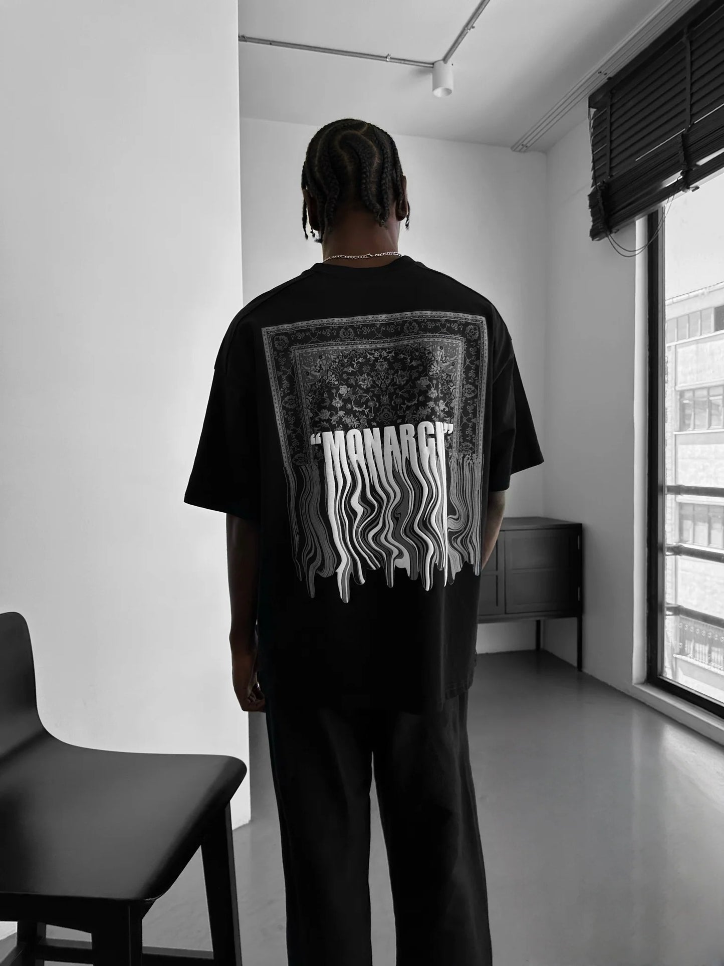 Oversize "Monarch" T-Shirt - Black and Red