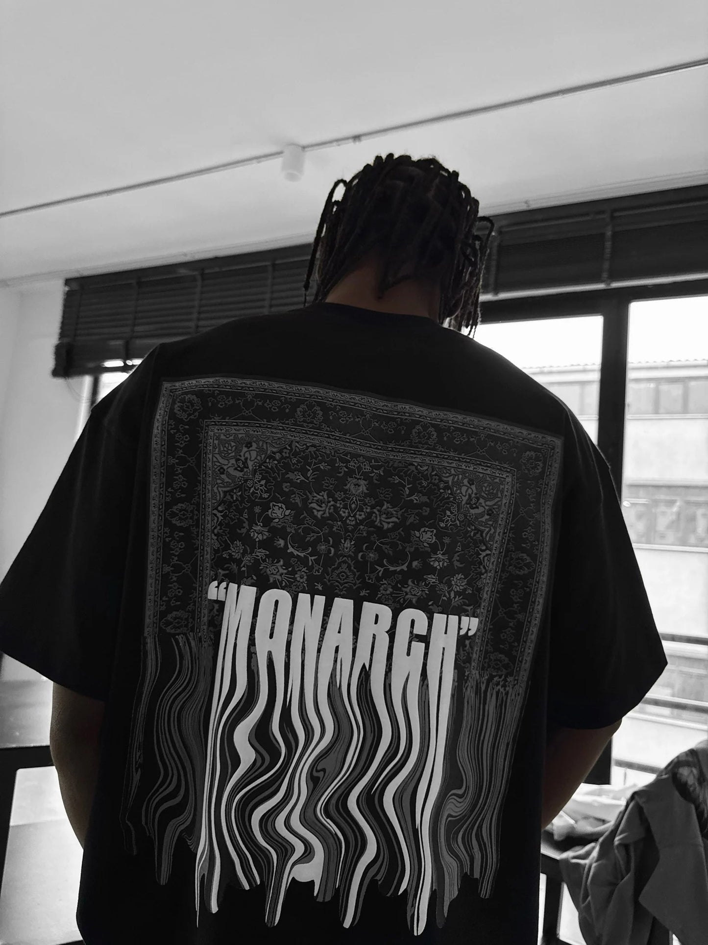 Oversize "Monarch" T-Shirt - Black and Red