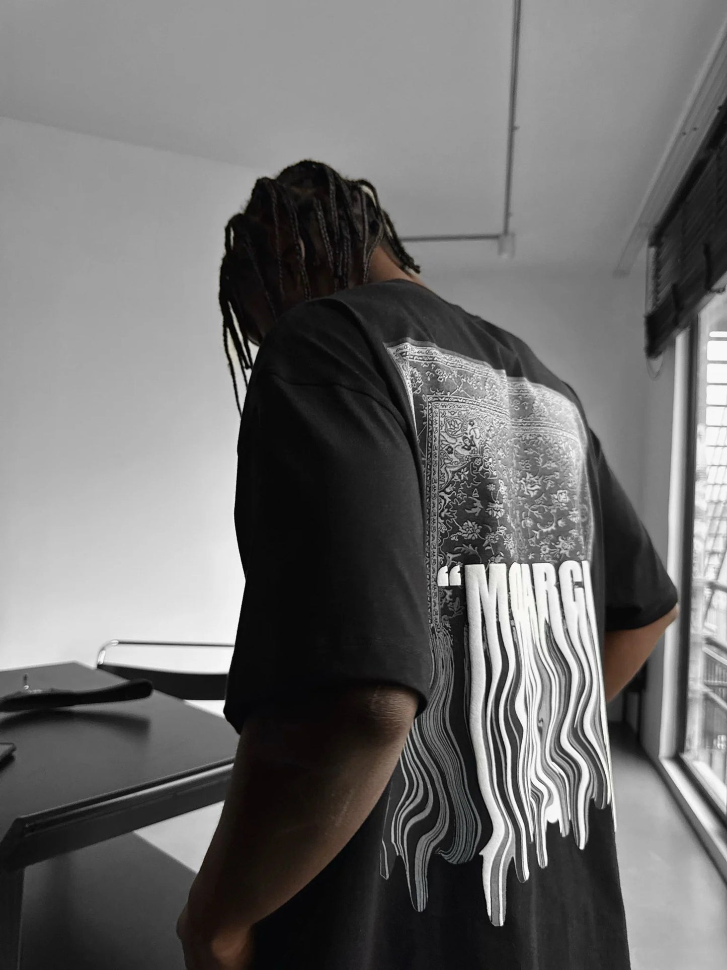 Oversize "Monarch" T-Shirt - Black and Red